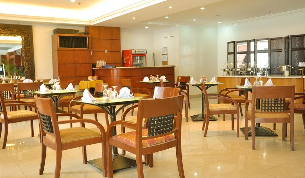 Richville Hotel Mandaluyong Kültér fotó