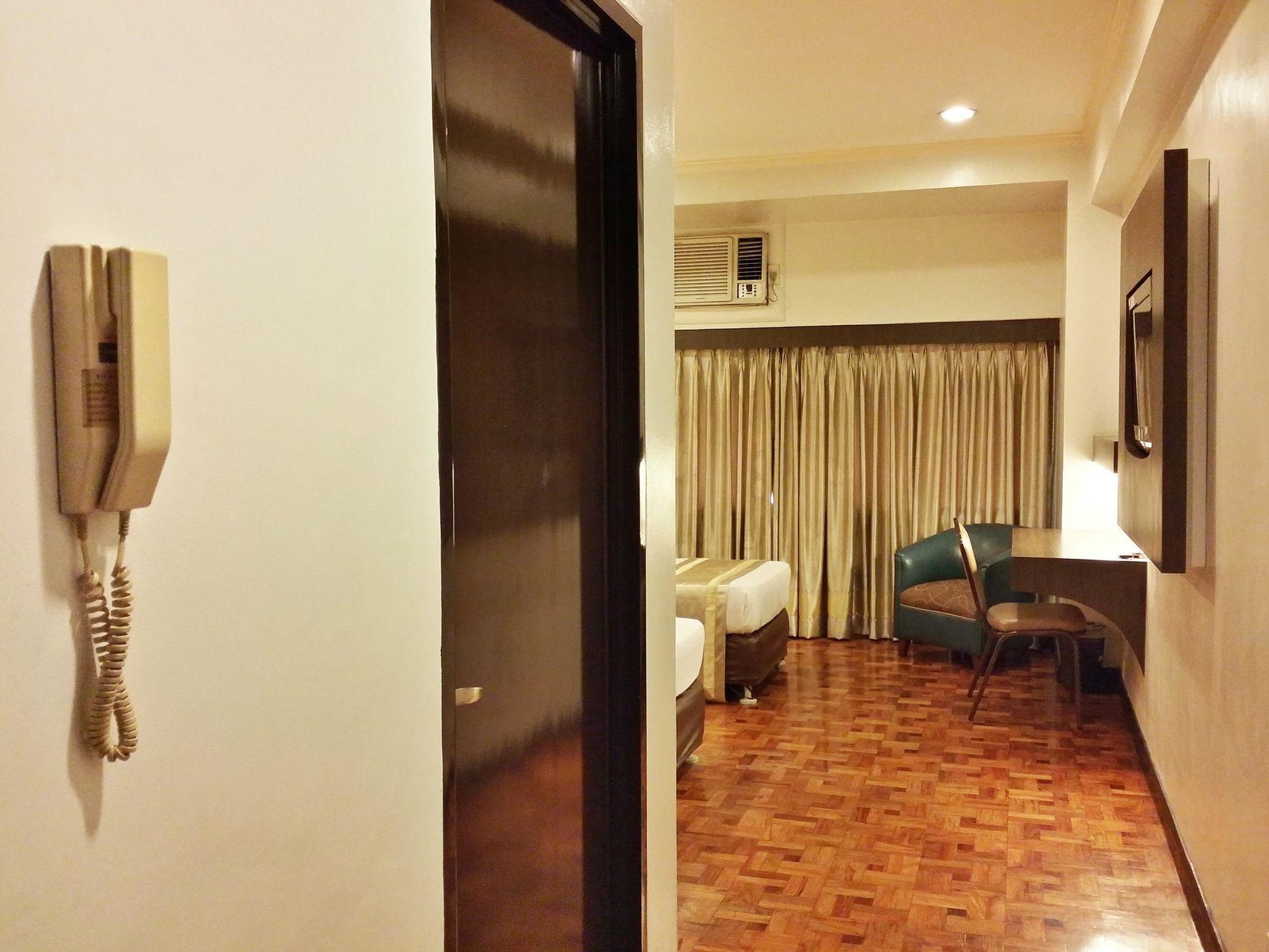 Richville Hotel Mandaluyong Kültér fotó