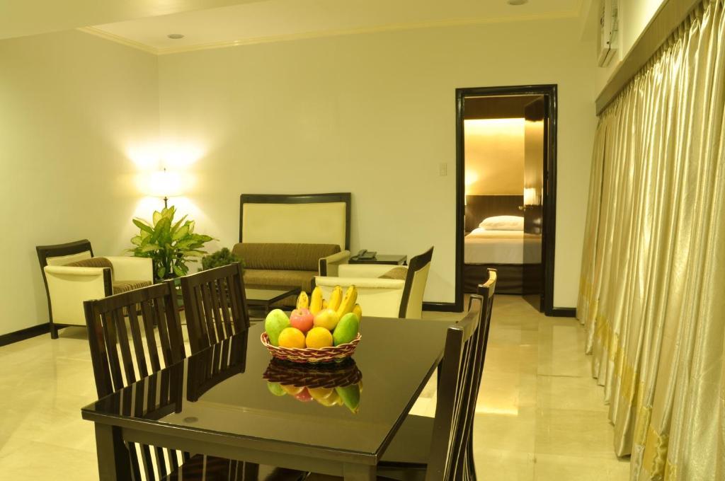 Richville Hotel Mandaluyong Kültér fotó