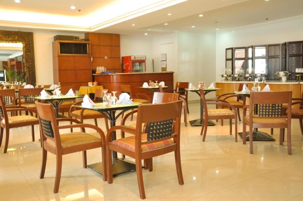 Richville Hotel Mandaluyong Kültér fotó